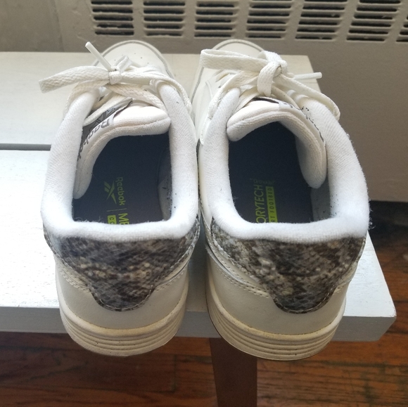 Classic off-white Reebok SIZE 9.5 - Picture 3 of 5